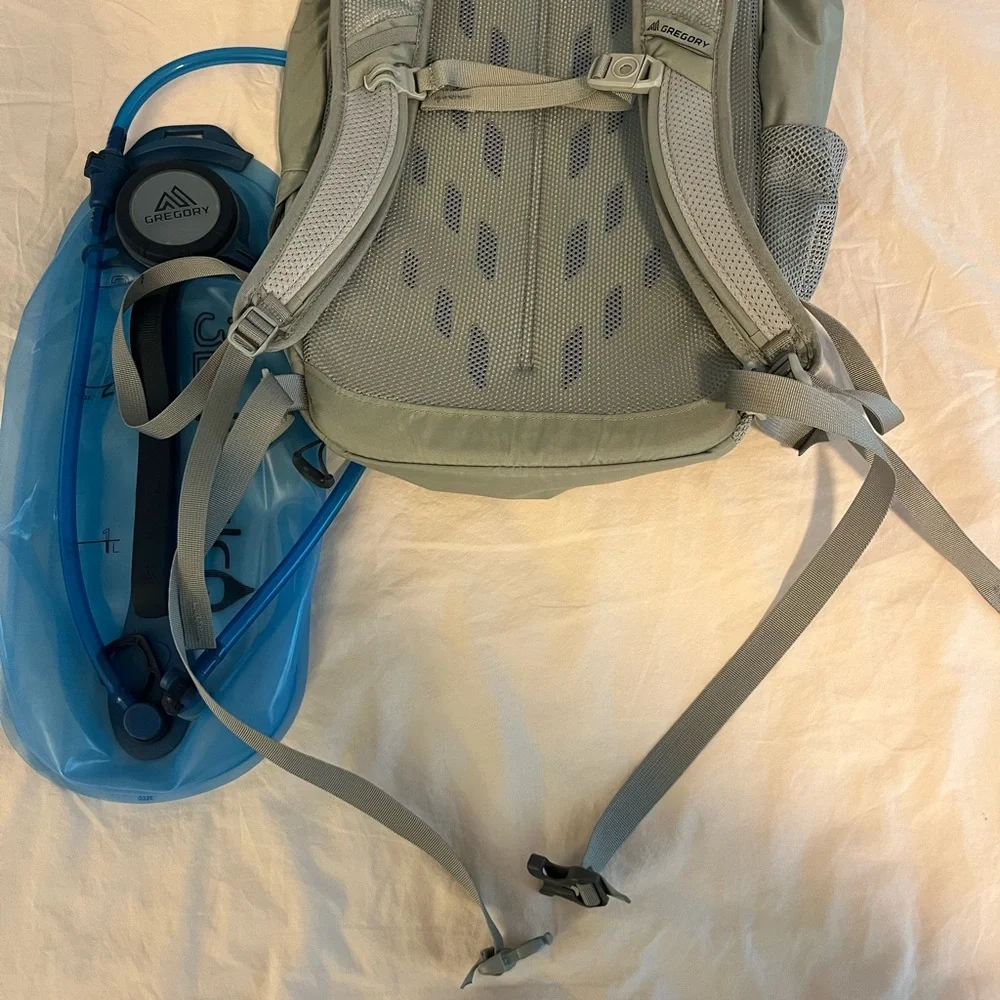 Like new Gregory Nano 22 H2O Gray Backpack with Hydration Pack - Picture 6 of 8